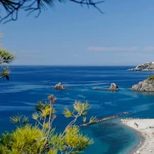 Que faire à Almuñécar (Costa Tropical) : plages, gastronomie & excursions