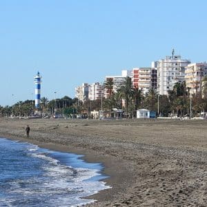 Que faire à Torre del Mar : plages infinies, saveurs marines et escapades dans l’Axarquía