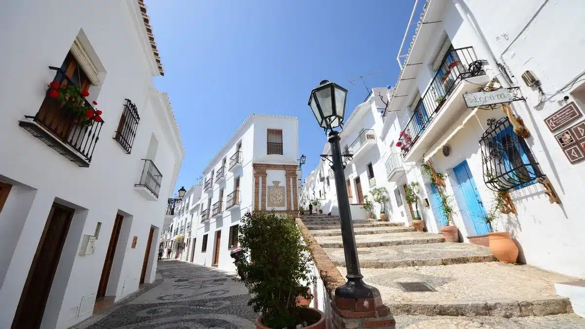 Things to do in Frigiliana in 2025: complete guide to routes, festivals and gastronomy
