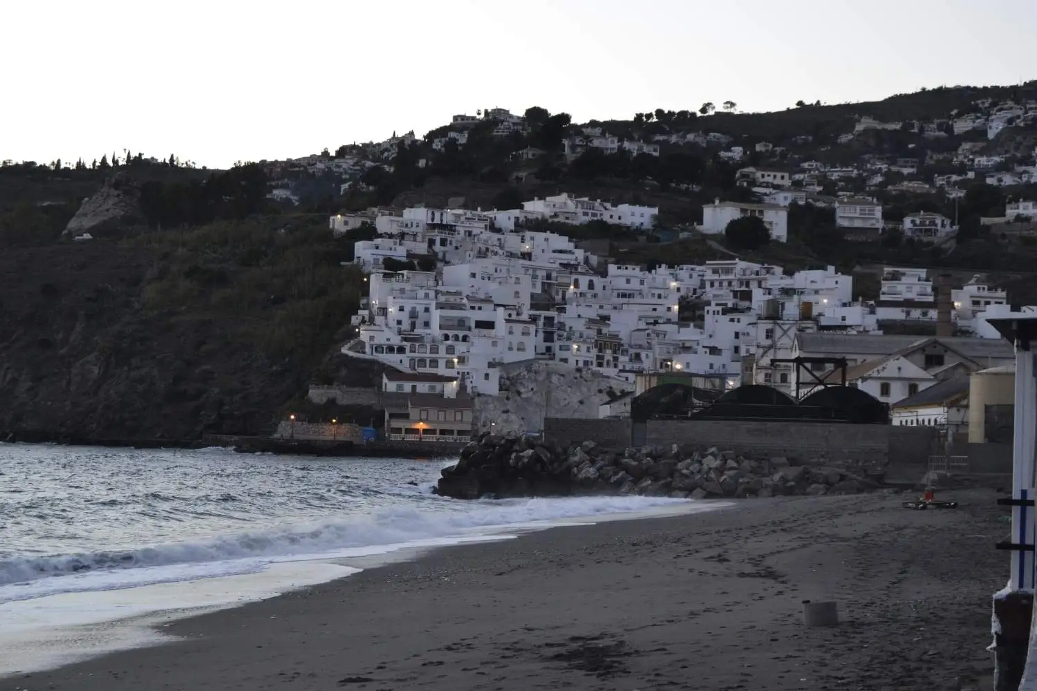 Descubre increíbles rutas y playas en Salobreña