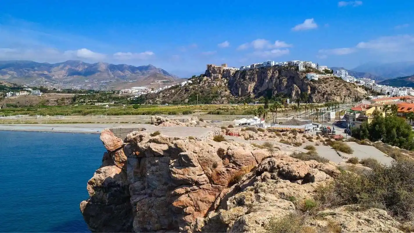 Descubre el tiempo en Salobreña en cada estación del año