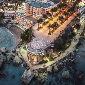 Que faire et que voir à Nerja : guide pratique pour votre séjour