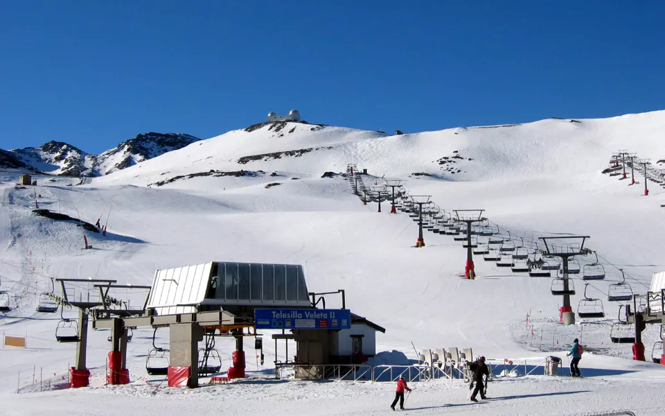 Sierra Nevada fra Pradollano: resort og tinder